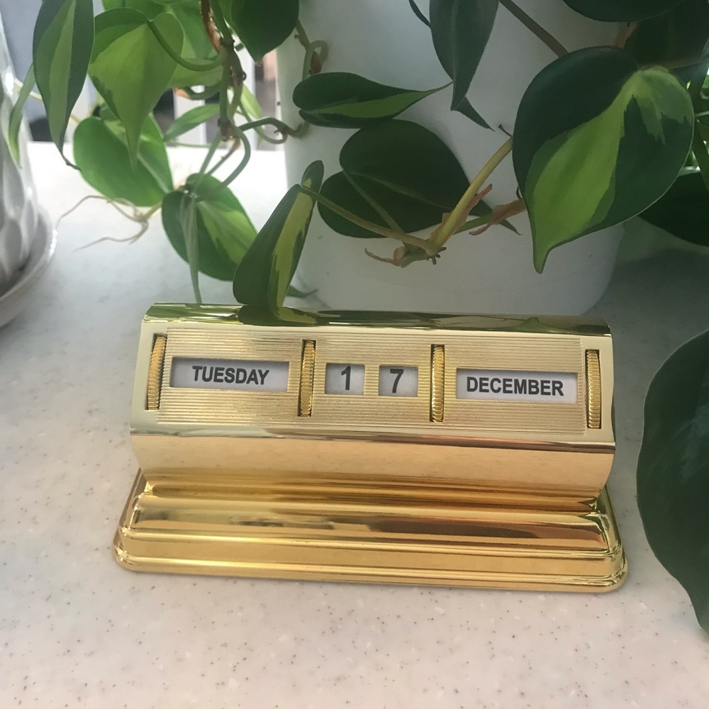 Perpetual Desk Calendar metal Gold new in box